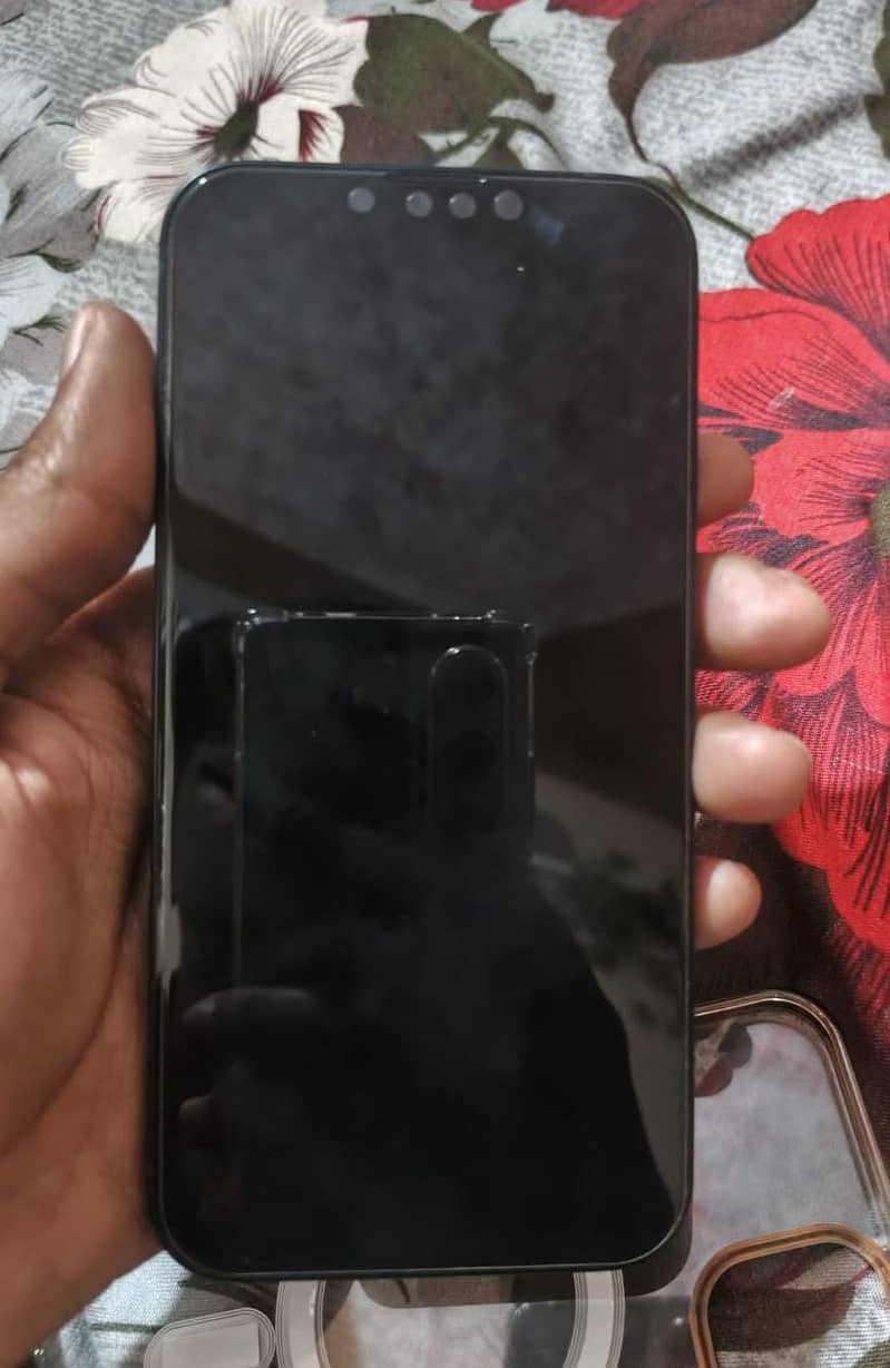 Apple iPhone 13 8