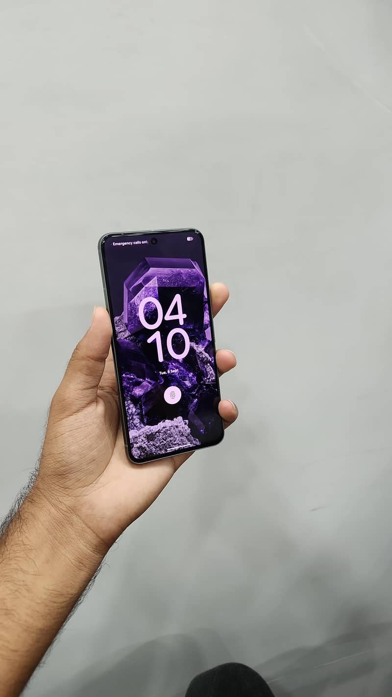 Google Pixel 8 4