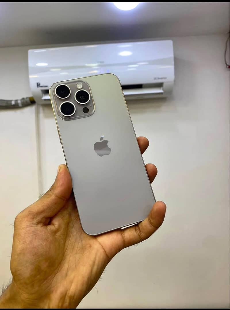 Apple iPhone 15 Pro Max 4