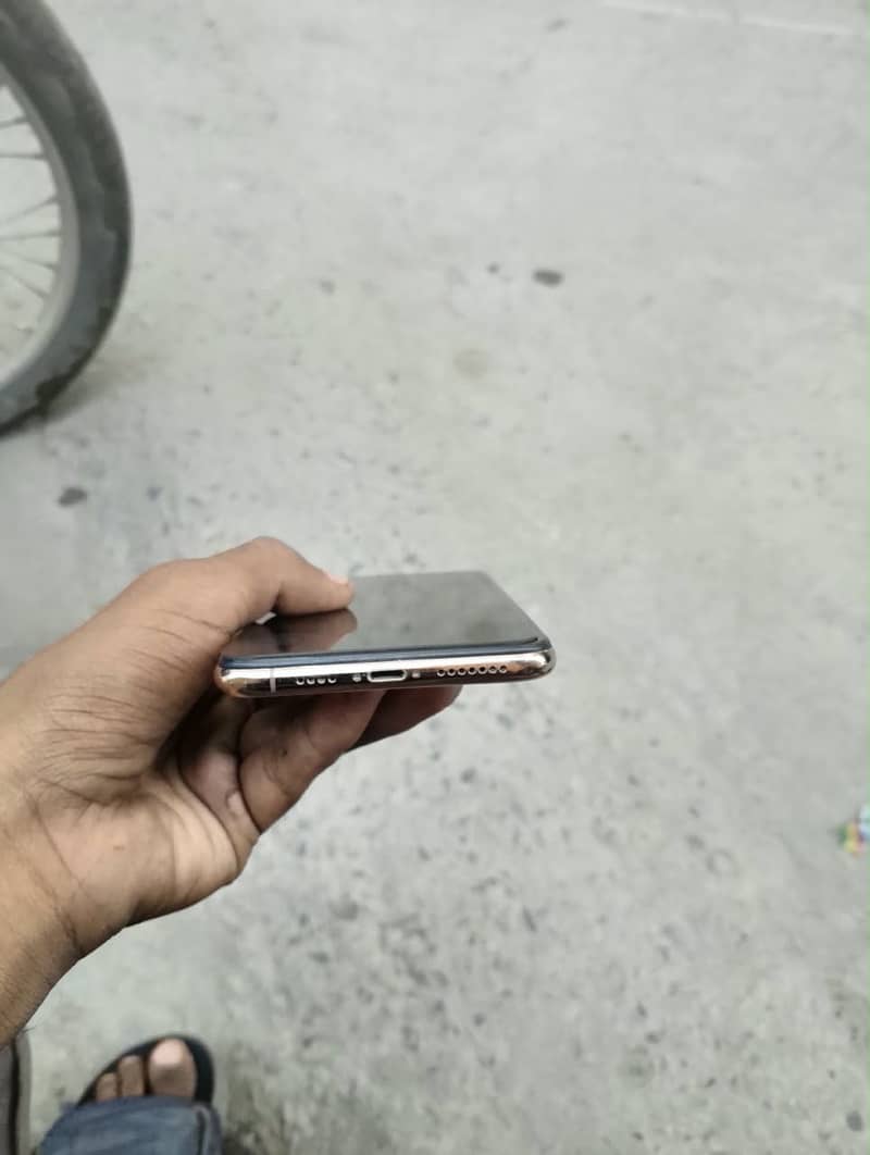 Apple iPhone XS Max 1