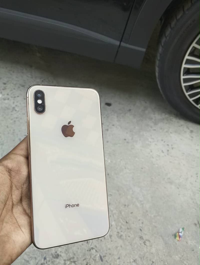 Apple iPhone XS Max 4