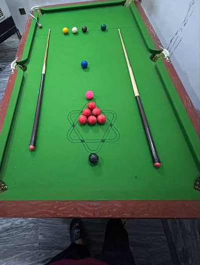 Mini Snooker Table with Cues & Balls – Good Condition