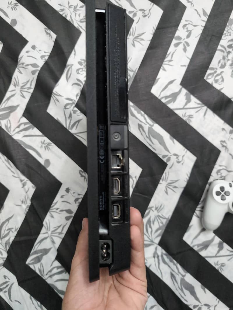 ps4 slim 1