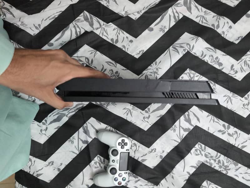 ps4 slim 4
