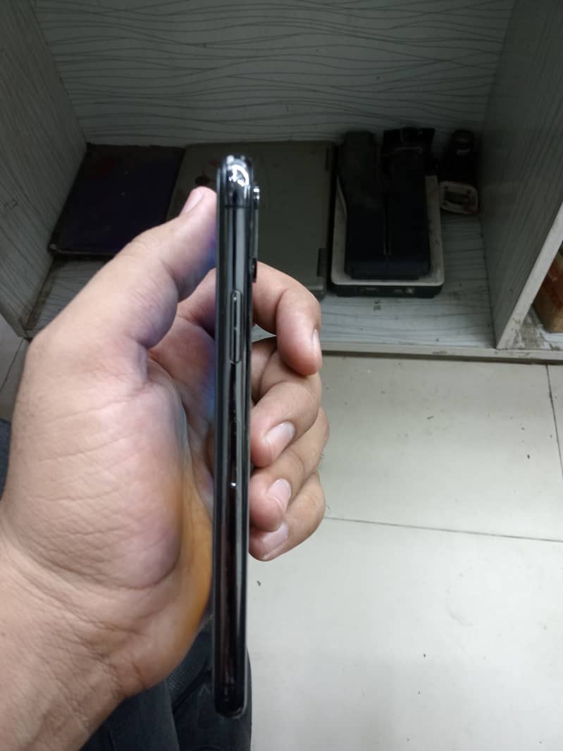 Apple iPhone X 3
