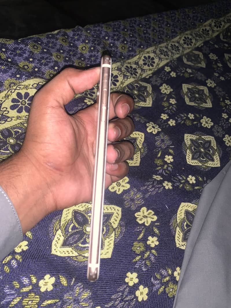Apple iPhone 8 Plus 2