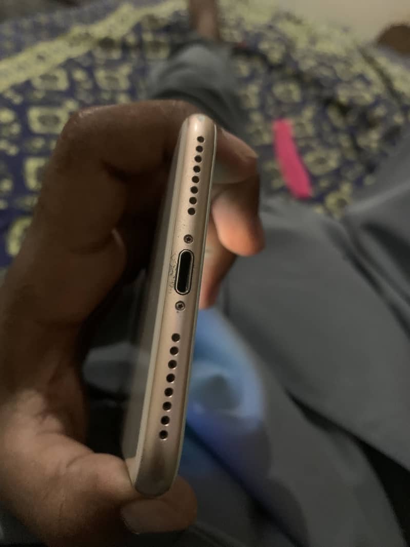 Apple iPhone 8 Plus 3