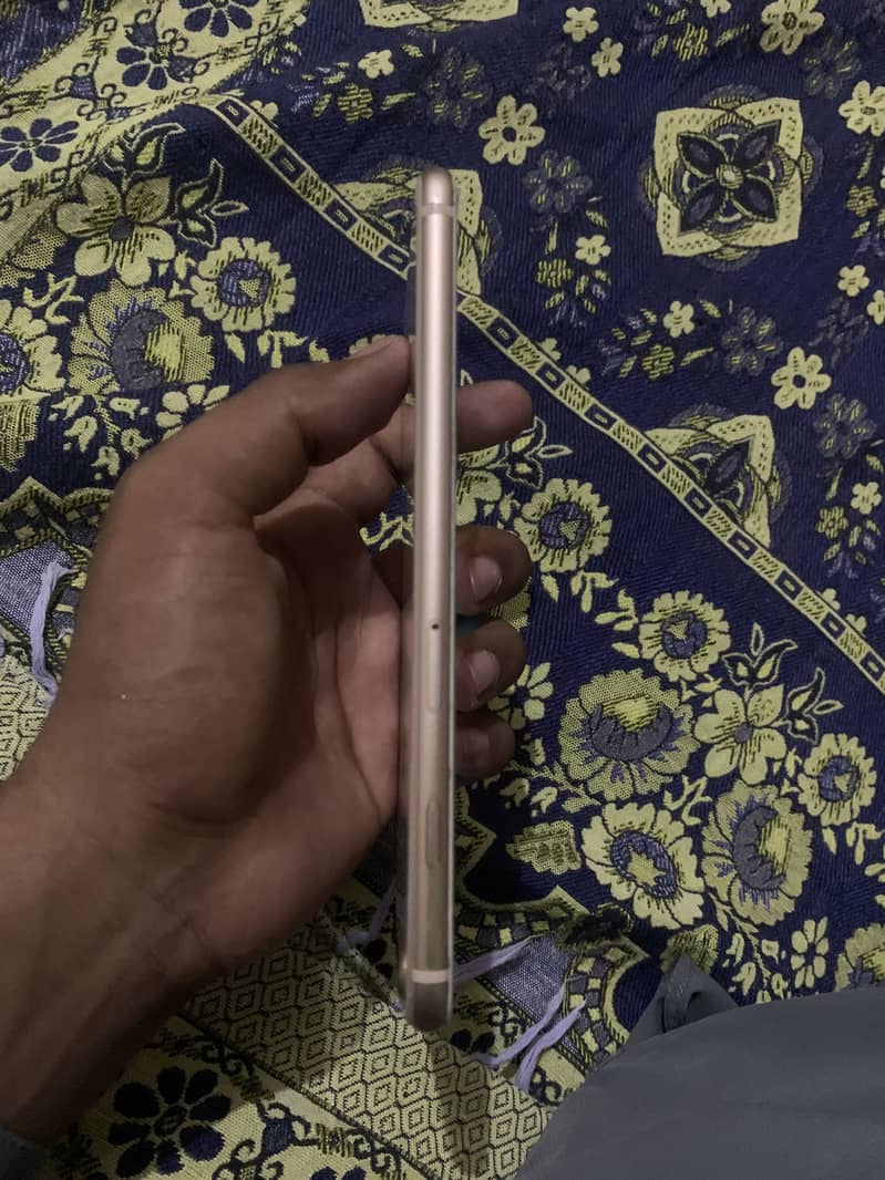 Apple iPhone 8 Plus 4
