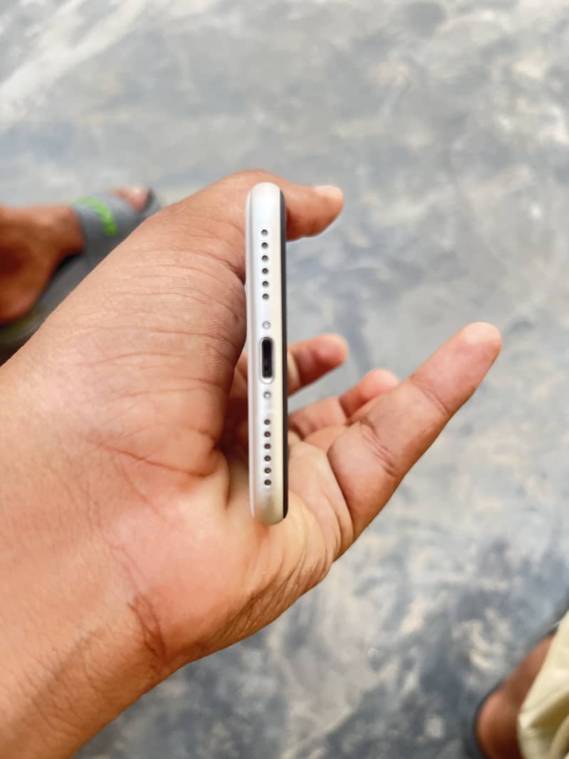 Apple iPhone SE 11