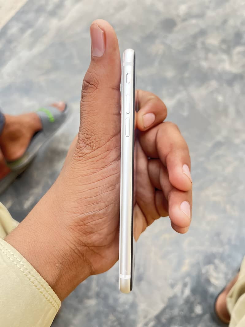 Apple iPhone SE 12