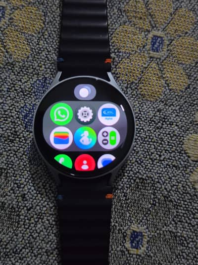 Samsung Galaxy watch 7 44mm with extra Black strap
