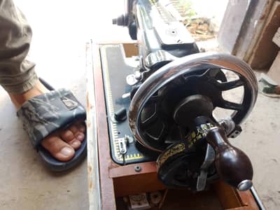 Sewing machine for sell almost new no badly used