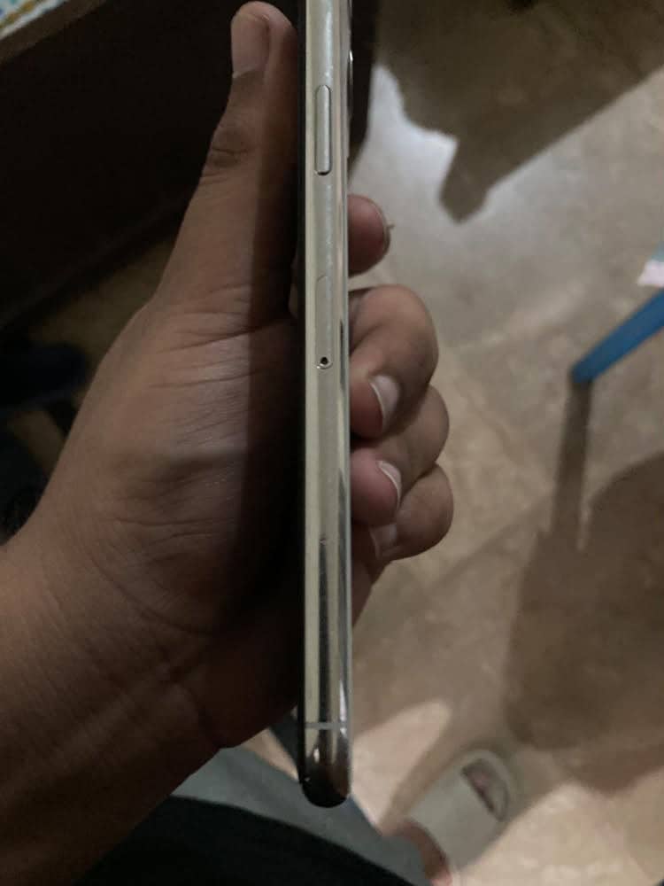 Apple iPhone 11 Pro Max 2