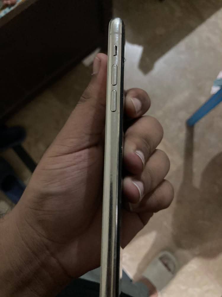 Apple iPhone 11 Pro Max 4