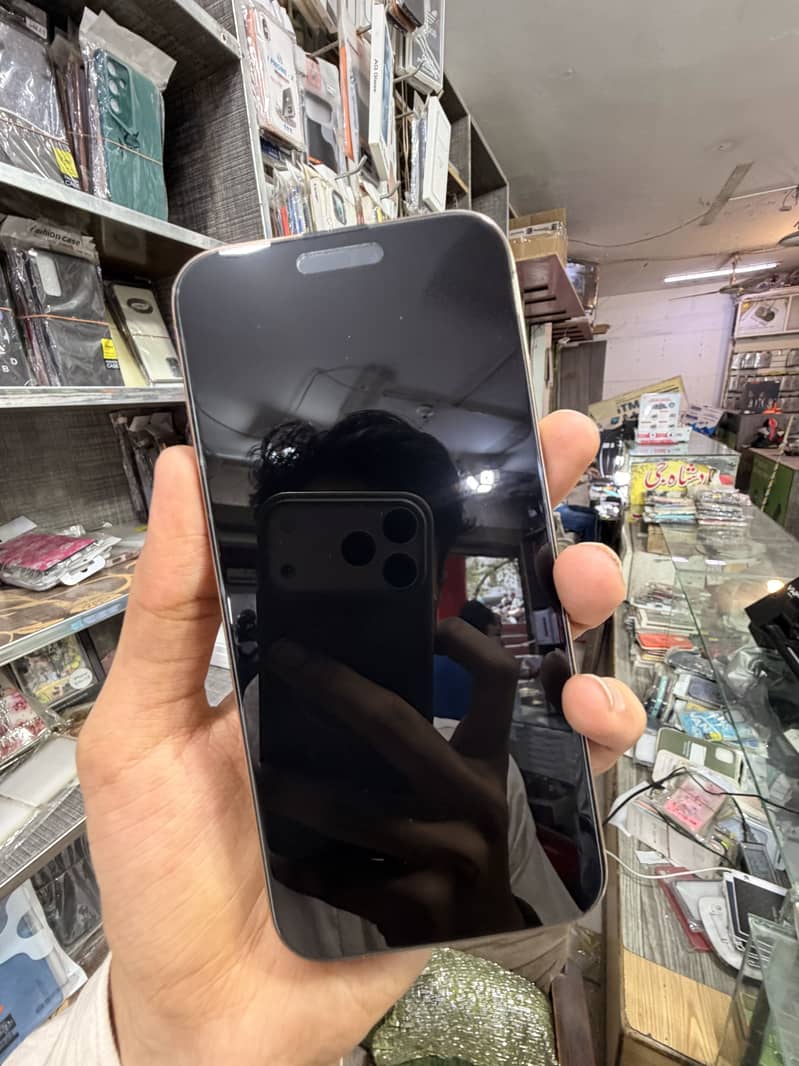Apple iPhone 16 Pro Max 1