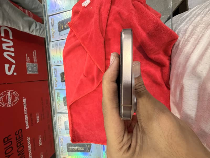 Apple iPhone 16 Pro Max 2