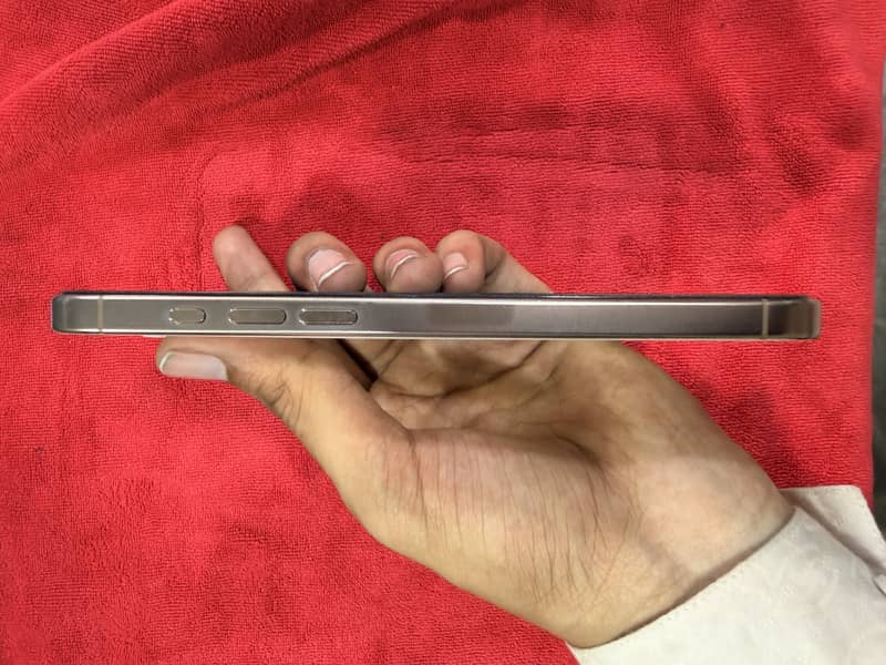 Apple iPhone 16 Pro Max 3