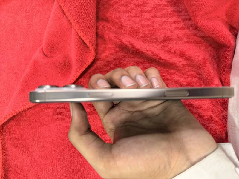 Apple iPhone 16 Pro Max 5