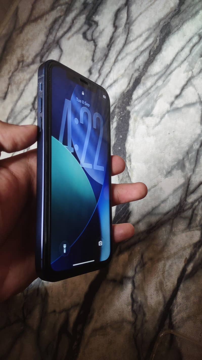 Apple iPhone 11 4