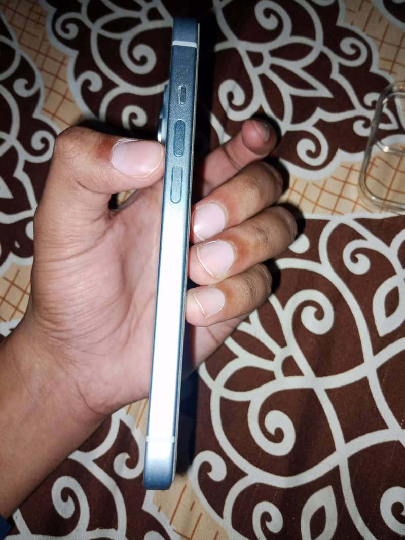 Apple iPhone 15 2