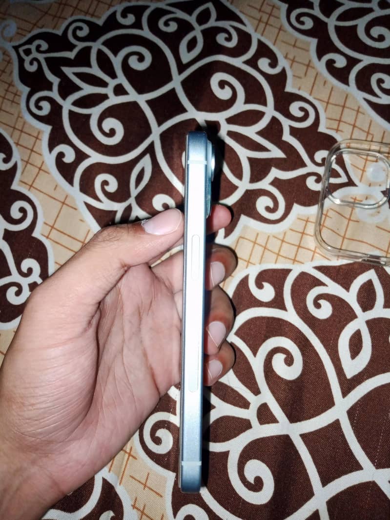 Apple iPhone 15 3