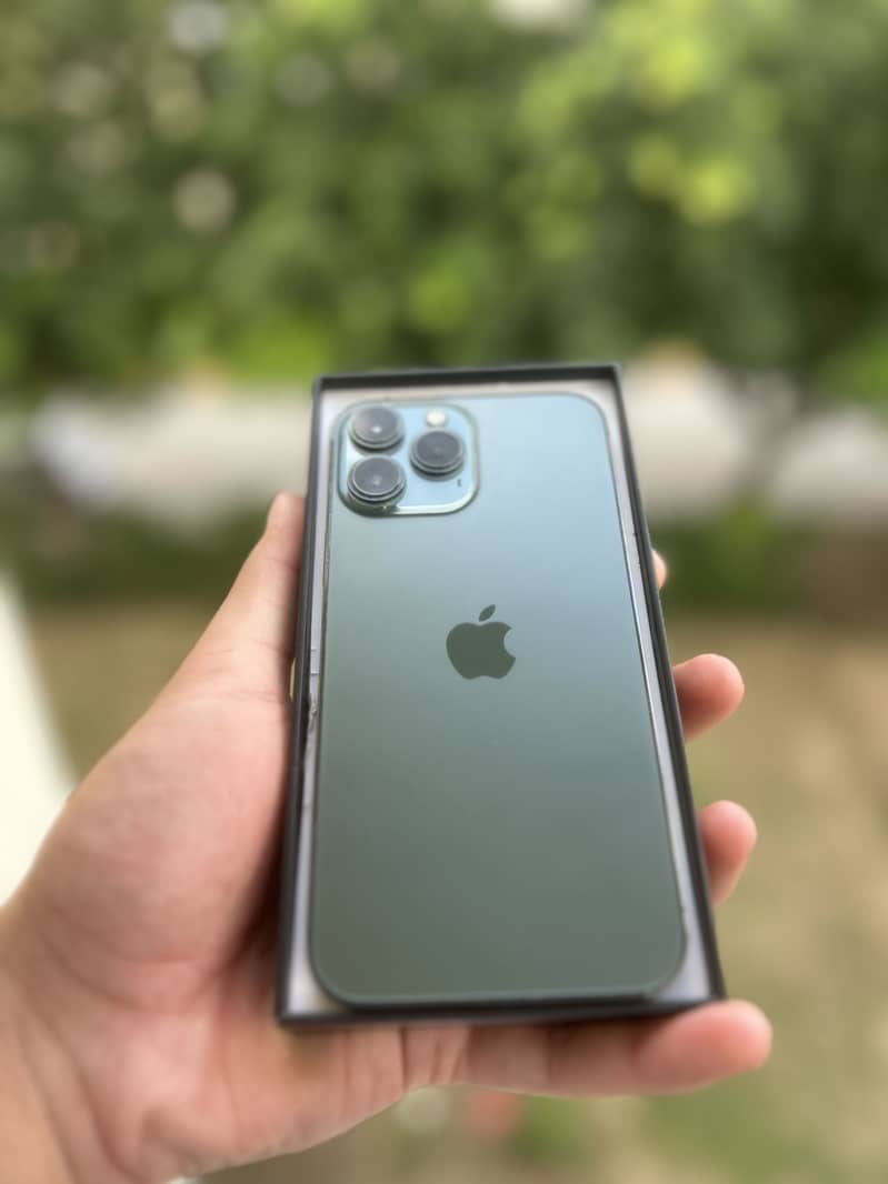 Apple iPhone 13 Pro Max. 10/10 4