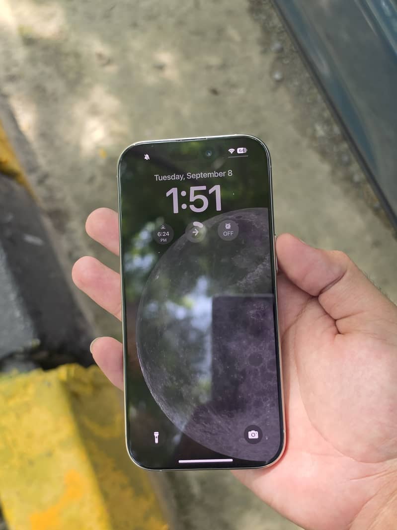 Apple iPhone 16 Pro 2