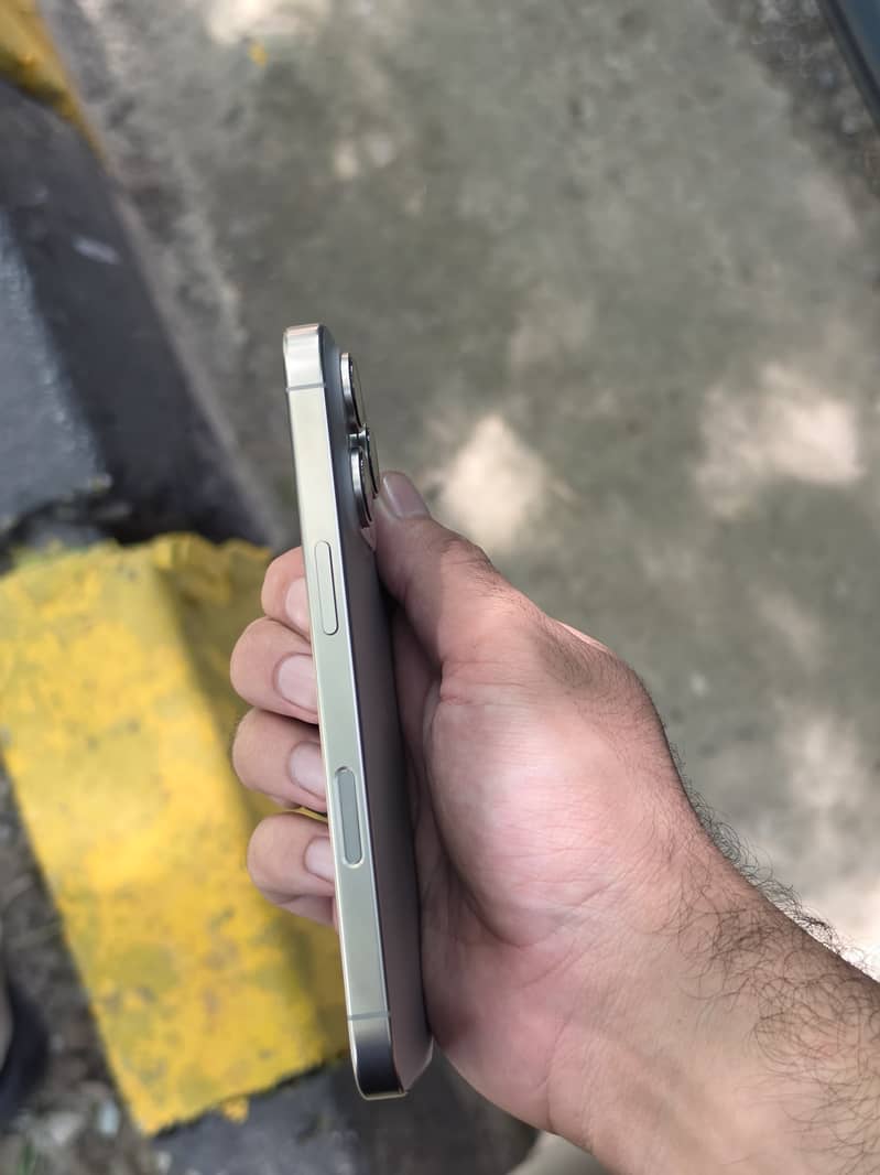 Apple iPhone 16 Pro 5