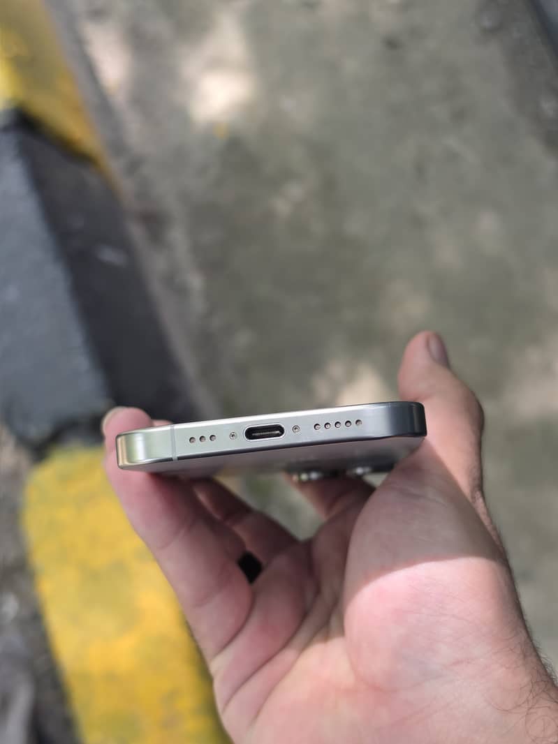 Apple iPhone 16 Pro 6