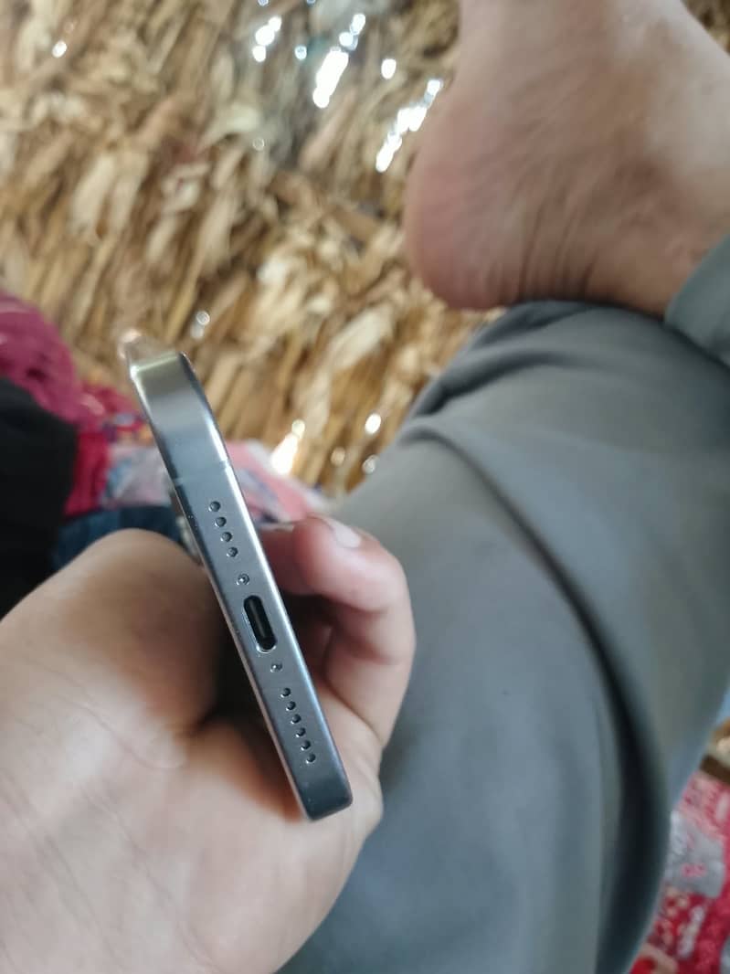 Apple iPhone 15 Pro Max 0