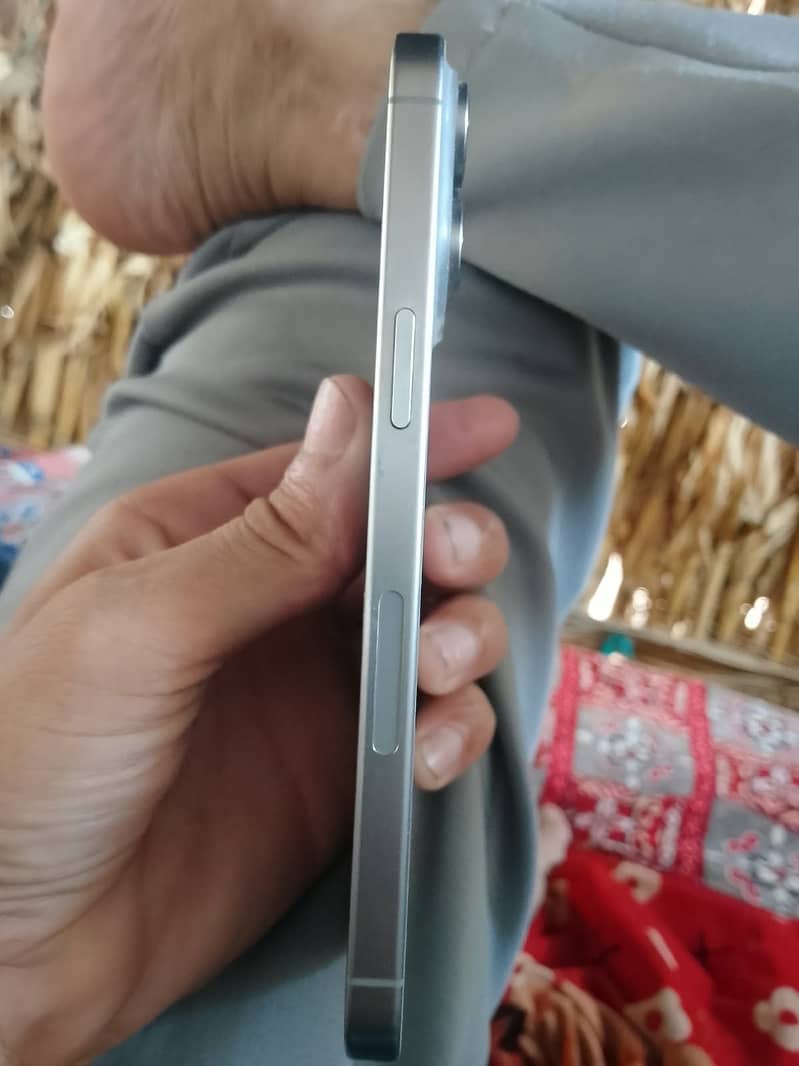 Apple iPhone 15 Pro Max 2