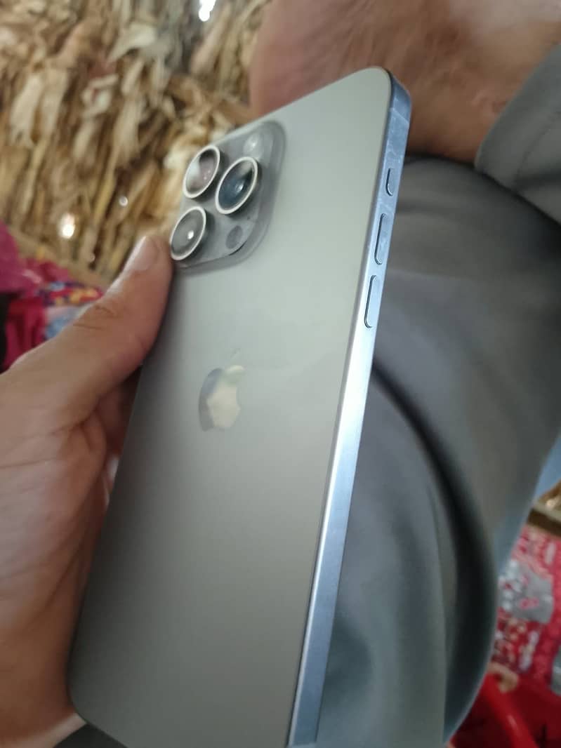 Apple iPhone 15 Pro Max 5