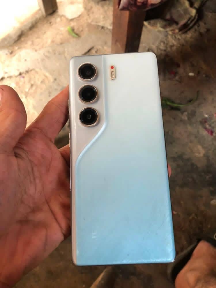 Tecno CAMON 40 Pro 1