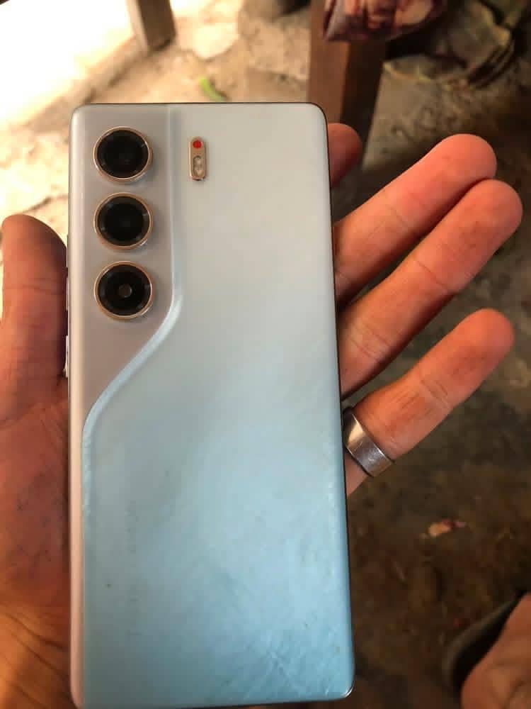 Tecno CAMON 40 Pro 4