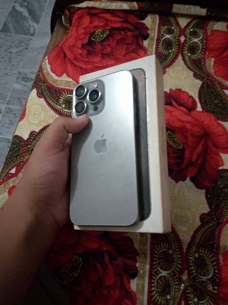 iPhone 15 pro Max 6