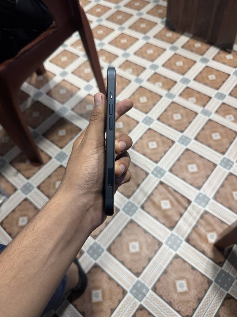 Apple iPhone 13 1