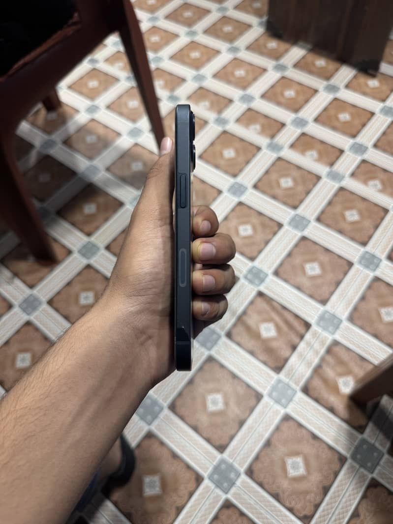 Apple iPhone 13 2