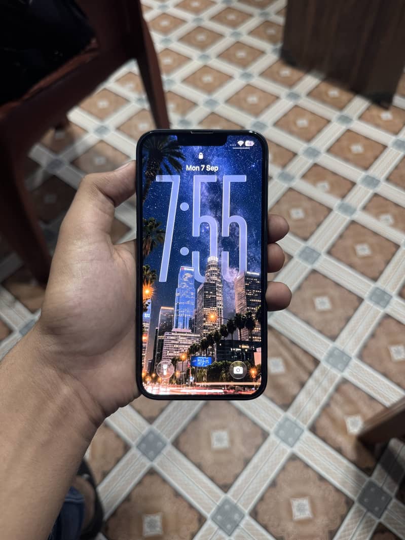 Apple iPhone 13 6