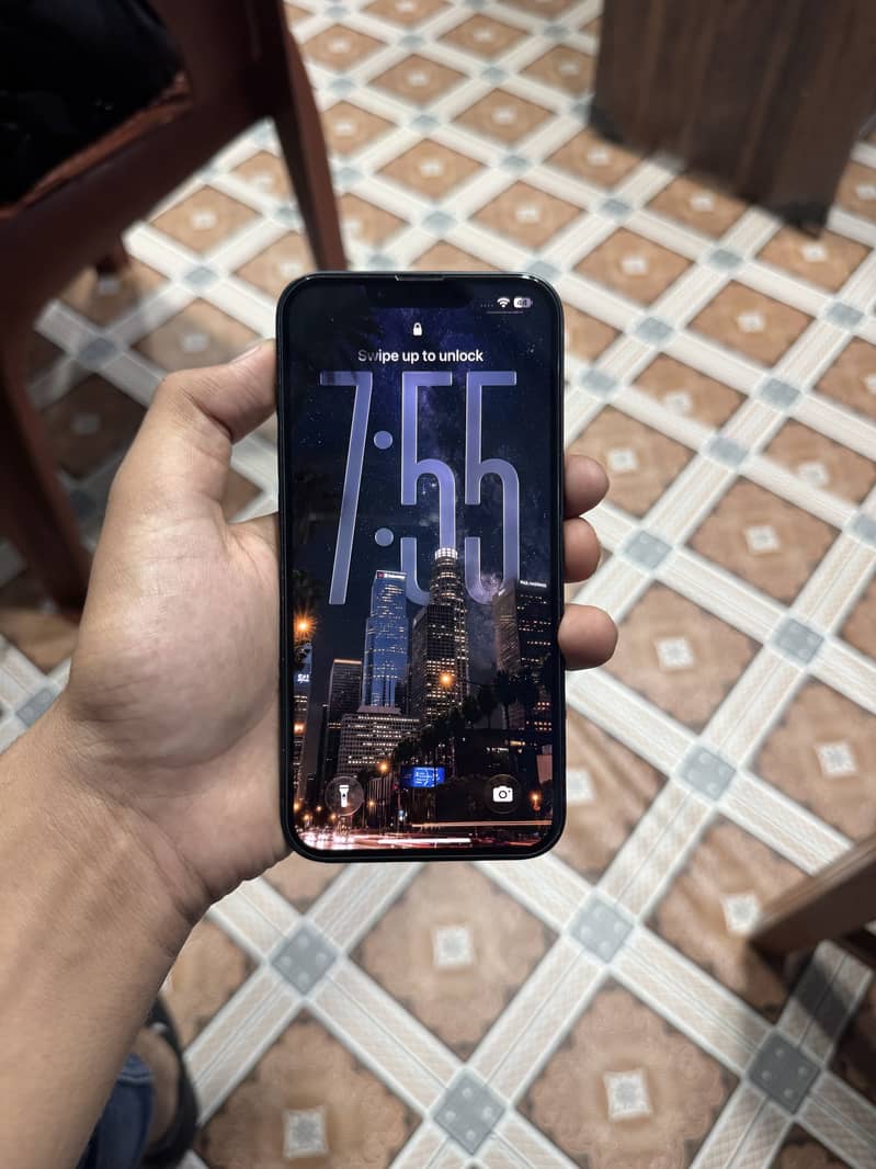 Apple iPhone 13 7