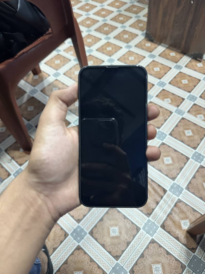 Apple iPhone 13 8
