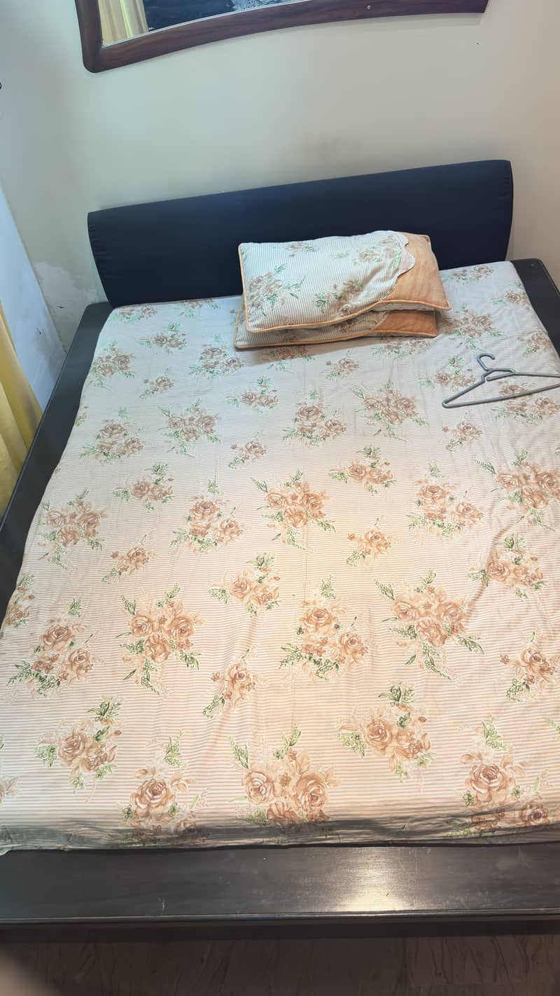 queen sized bed 1