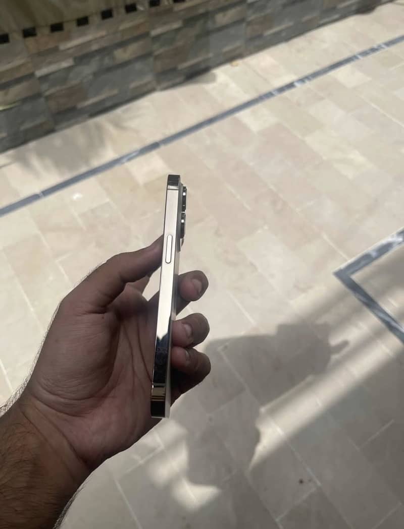 Apple iPhone 13 Pro 2