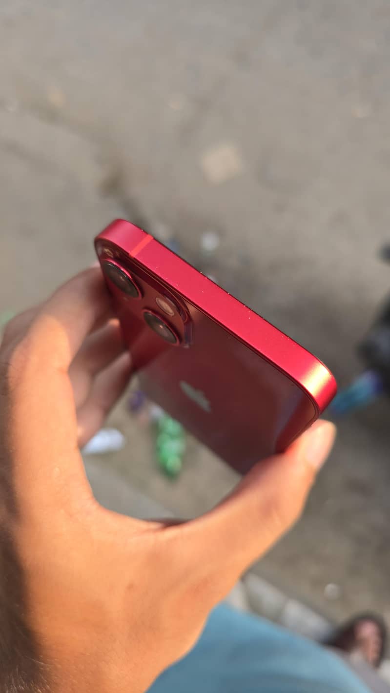 Apple iPhone 13 4