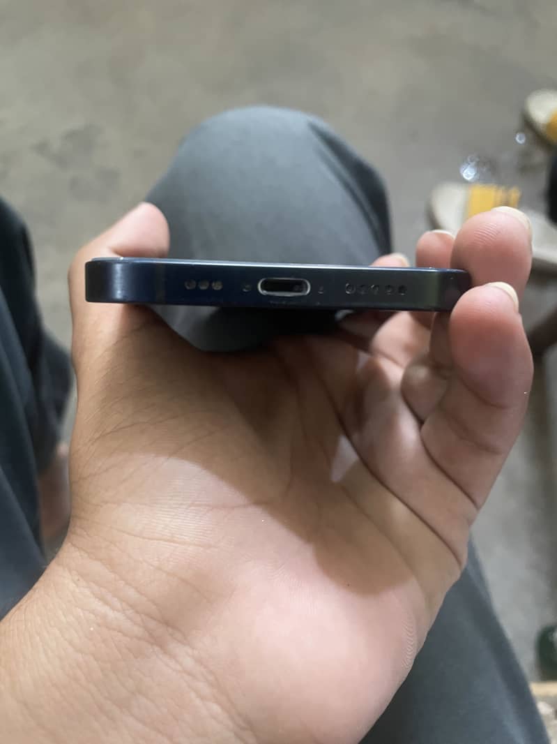 Apple iPhone 12 3