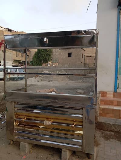 burger and fries counter