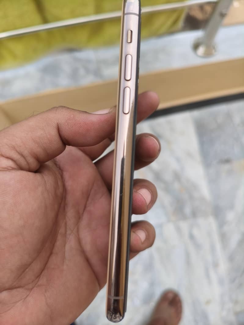 Apple iPhone 11 Pro 1