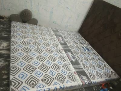 king matresese bed very good condition and rate