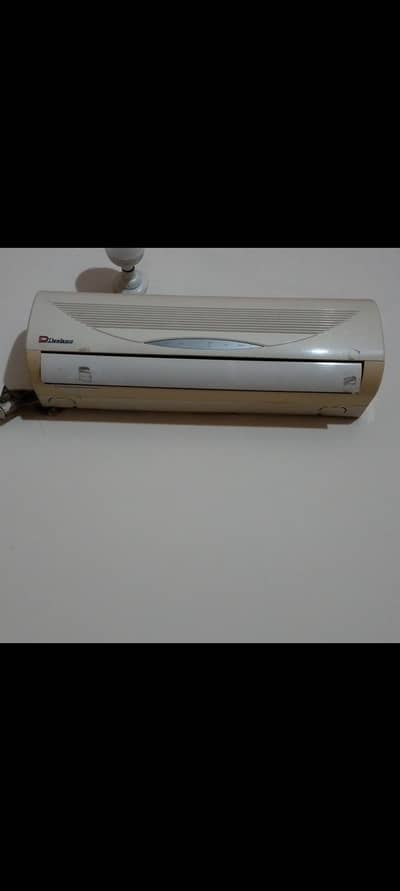 Dawlance 1 Ton AC in working
