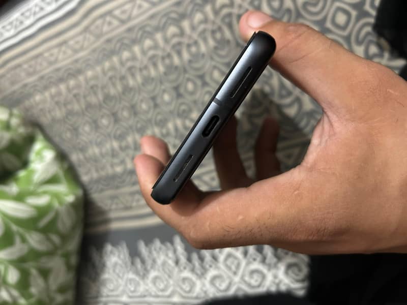 Google Pixel 8 4