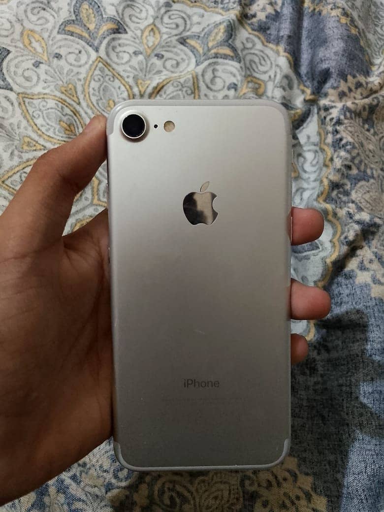 iPhone 7 10/10 condition 0